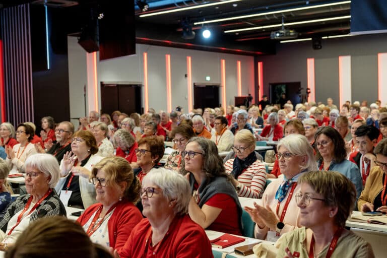 Medlemmer samlet i salen under landsmøtet