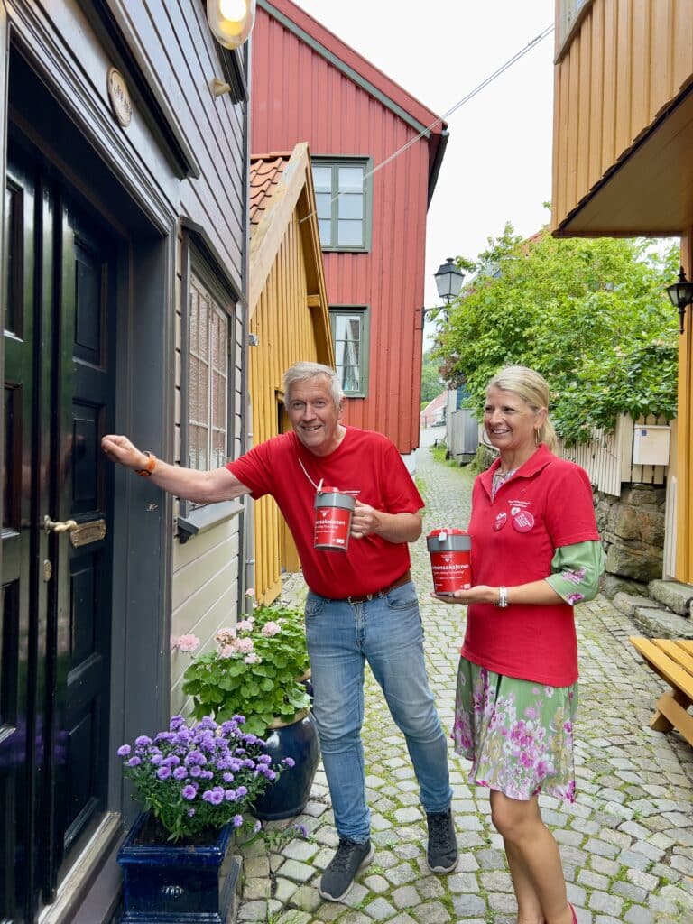 Bøssebærere ute på tur for skape synlighet for aksjonen. 